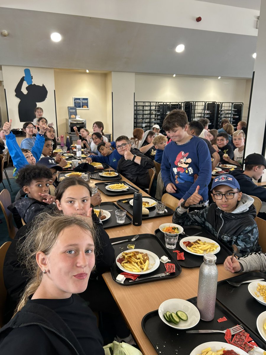 jmi_sc's tweet photo. Last lunch at PGL before getting on the coach to come home 😋😎 https://t.co/wTEZZveB3j