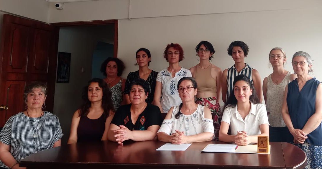 İHD İzmir Şubesi Eş Başkanı Zilan Gümüş'ün polis tarafından takip edilerek, taciz ve tehditlere maruz kalmasını protesto ediyoruz.

DEM Parti İzmir Kadın Meclisi olarak, sorumluların açığa çıkarılması ve cezalandırılmasına ilişkin sürecin takipçisi olacağız.

@izmirihd