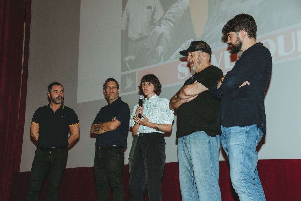 acacineandaluz's tweet photo. El Cine Cervantes, actual sede sevillana de la @filmoandalucia, acogió anoche el estreno de #StevenQuiereConocerte. 
Presentaron los directores Silvia Moreno y Dani Llamas, el productor, Antonio Carreto, Alfonso de la Torre, protagonista de la cinta, y Alejandro Ávila, moderador. https://t.co/BjlJqjr7gP