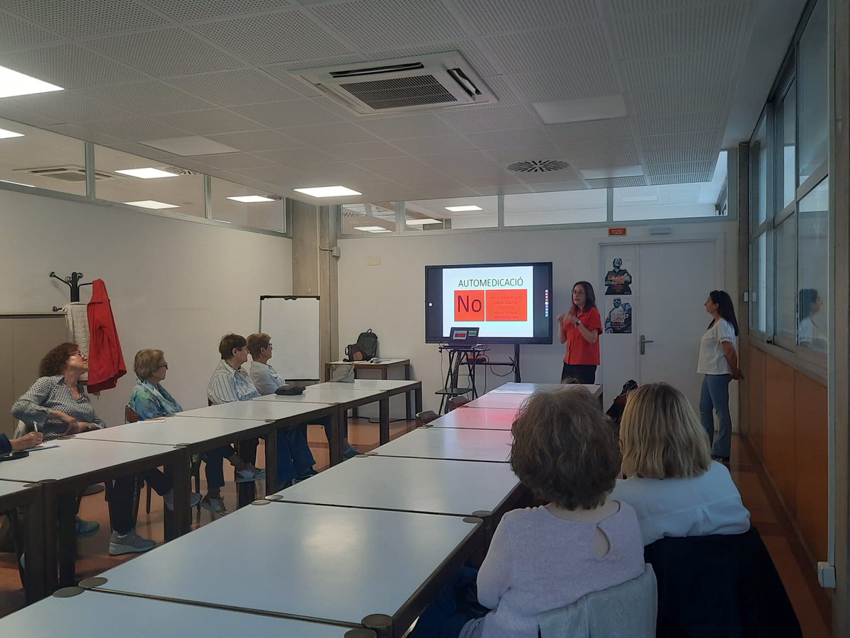 Ya se ha realizado la segunda charla Mitos sobre Medicación en los Centros Cívicos de #Girona a cargo de 7 #FAP <a href="/sefap/">sefap</a> <a href="/apellicerj/">Àngels Pellicer</a> <a href="/monicapalacioss/">Mònica Palacios</a> <a href="/montsecols/">montse cols</a> <a href="/AnnaAgustiS/">Anna Agustí</a> <a href="/ArcosPalomino/">Cristina Arcos Palom</a> #InésYeste #MontielFaus Es el legado del #27CongresoSEFAP en #Girona #PotenciarRolClínicoFAP