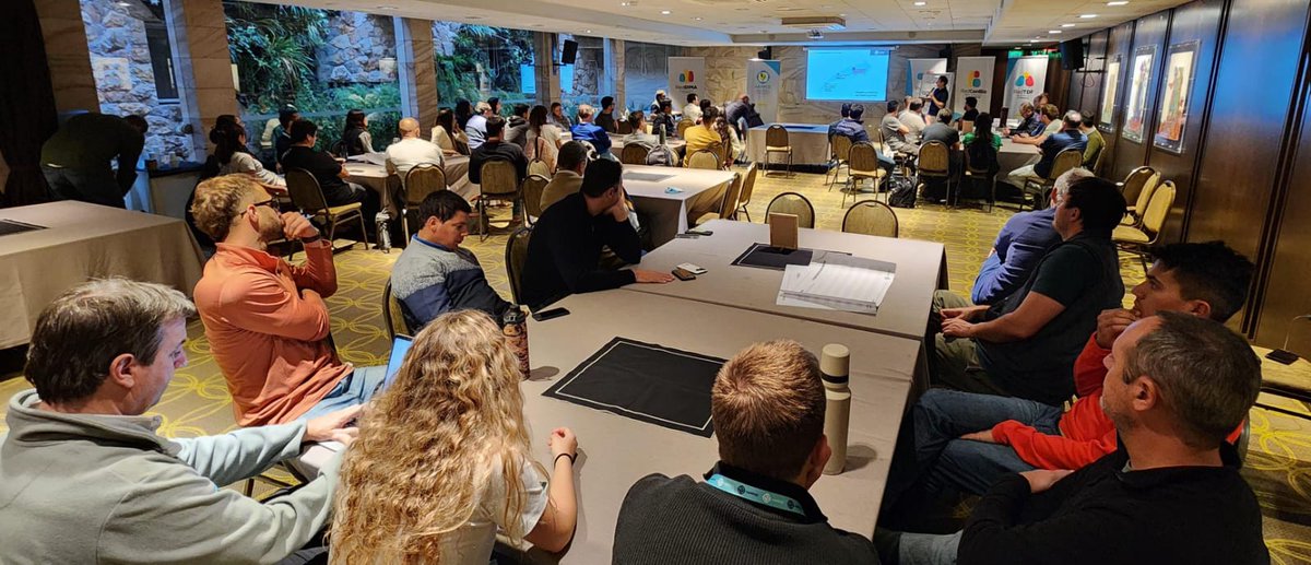 AAPPCE's tweet photo. Comenzamos el 3° y último día de la #JornadaAAPPCE. 🚀 💥

Con un taller centrado en: "Adopción de nuevas tecnologías: de la investigación al lote". 

👉 Presenta la temática y coordina las actividades @MMortarini.

#ResolVerEnRed https://t.co/hiwgNGbhAw