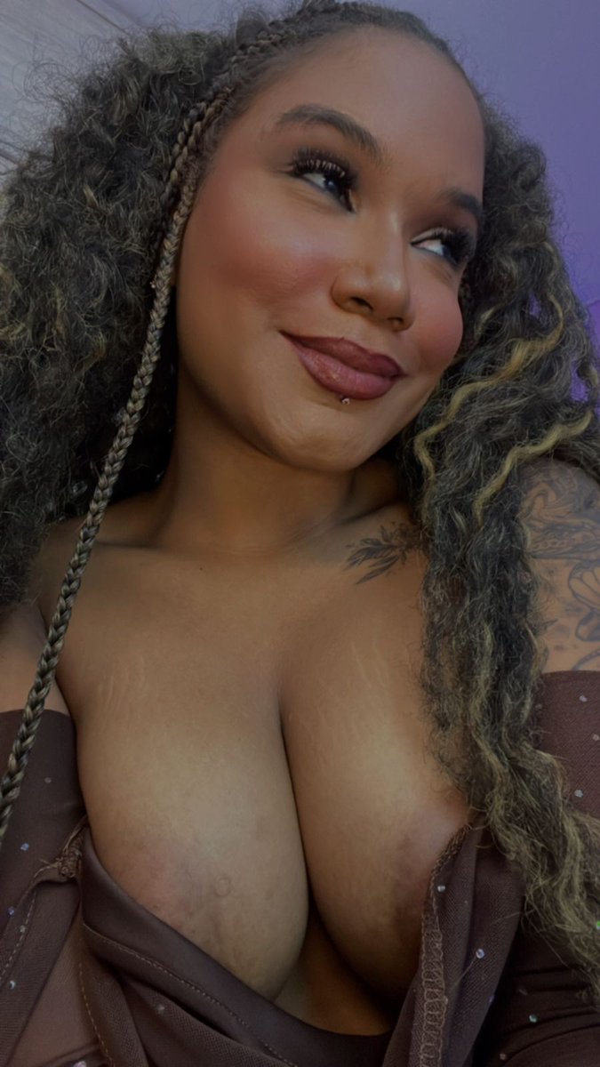 Who wants to play? 😍 Join me now @Stripchat 👉 stripchat.com/Ivysstone/foll… #stripchat #stripchatlive