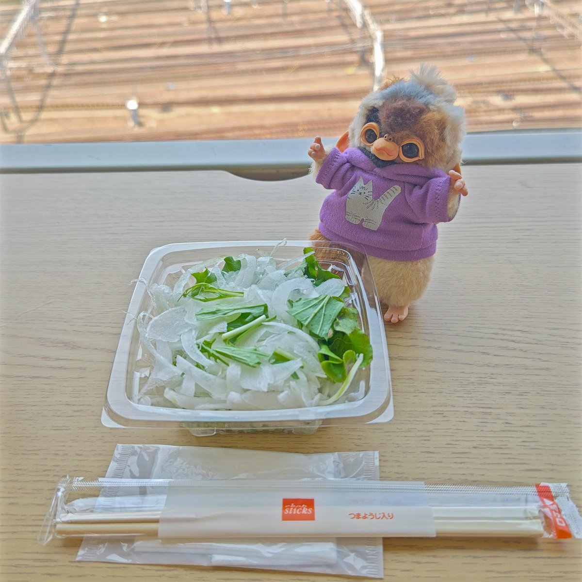 gariben824's tweet photo. 昼ごはん折角サラダにしたのに、ヤケクソで夜ごはん、かつやです。ちくしょう!!😇✨
お凹み様共が押し合い圧し合いしてるのが可愛くて、少し心が満たされました。全部ストレスのせい。
#ckphome
#お凹み様 https://t.co/jOdBKrYDjf
