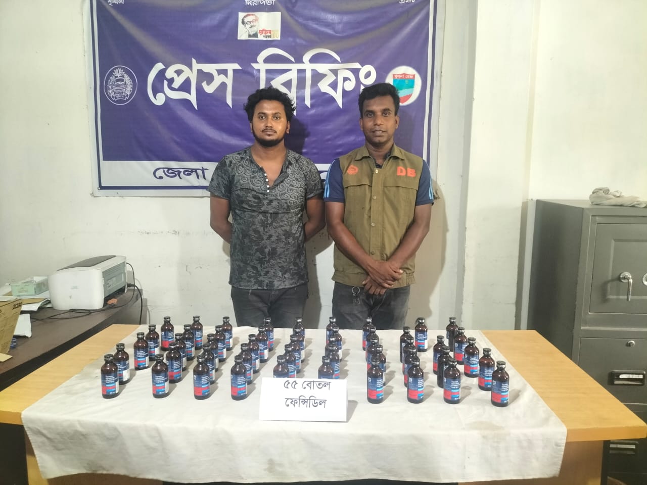 বেনাপোলে ফেন্সিডিলসহ আটক ১