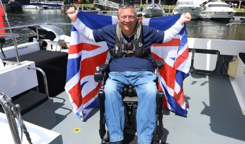 Paralysed sailor celebrates after circumnavigating Great Britain in a power boat for charity so he can buy three more accessible boats for disabled people tinyurl.com/32v75ys3 #challenges #hero