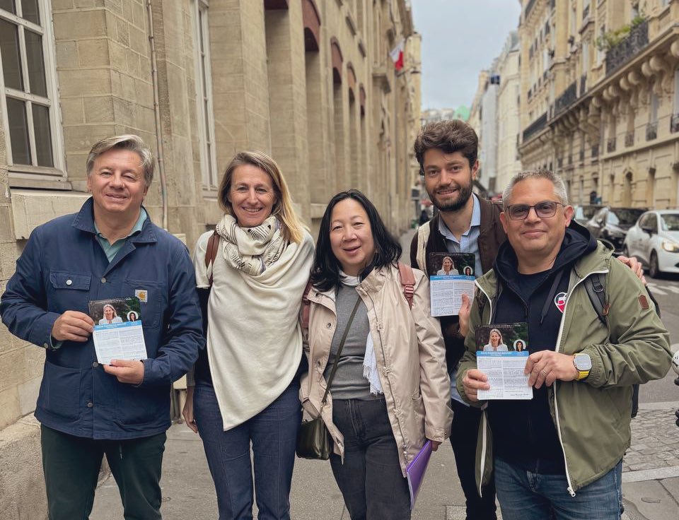 AmauryHoymans's tweet photo. C’est parti 🚀

Rue des Renaudes ce matin avec @AstridPanosyan pour un premier tractage

👉 Le 30 juin et le 7 juillet, votez pour la République, votez @AstridPanosyan !

#Astrid2024 #Circo7504 https://t.co/f0EQmAFlxh