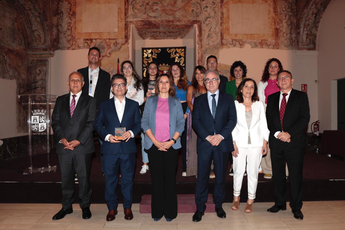 RocioLucas_'s tweet photo. ¡Enhorabuena, chicas! Sois las mejores en ciclos en los que antes apenas teníamos presencia. Los premios #FPSTEAM visualizan el gran papel de las alumnas en ciclos tradicionalmente masculinos. Gracias a @CABK_Dualiza, @FundacionEFCL y Fundación Asti por organizarlo. https://t.co/hXnj3CpVTF