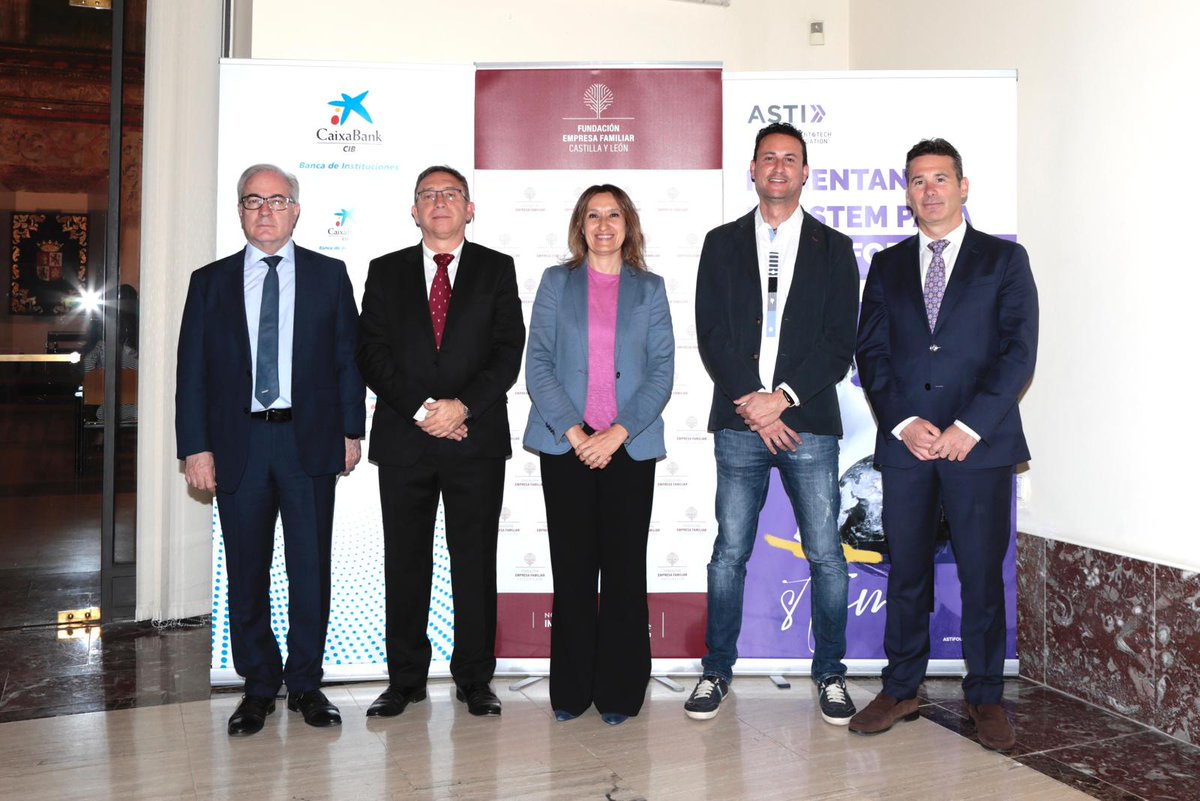 ¡Enhorabuena, chicas! Sois las mejores en ciclos en los que antes apenas teníamos presencia. Los premios #FPSTEAM visualizan el gran papel de las alumnas en ciclos tradicionalmente masculinos. Gracias a <a href="/CABK_Dualiza/">CaixaBank Dualiza</a>, <a href="/FundacionEFCL/">Fundación Empresa Familiar de Castilla y León</a> y Fundación Asti por organizarlo.