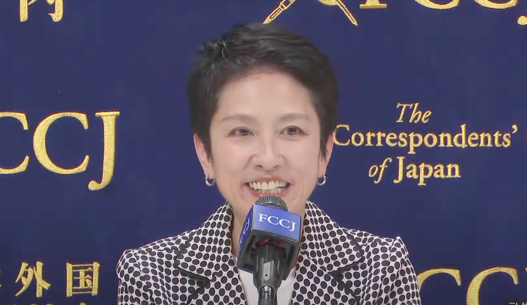 shirasaka_k's tweet photo. そんな中で、今日は蓮舫氏も記者会見を開いていた。
場所は日本外国特派員協会。
フリーも含めた国内外の記者が、自由闊達に蓮舫氏に質問を投げかけていた。
この風通しの良さに比べれば、小池都知事の定例記者会見はあまりに陰湿で嫌らしく、不公平である。
──同じ都知事選の候補者でも、ここまで違うのだ。
仮に、蓮舫氏が東京都知事になったらどんな定例記者会見を開くのだろうか？
今から楽しみである。
https://t.co/xz00dp7iBq