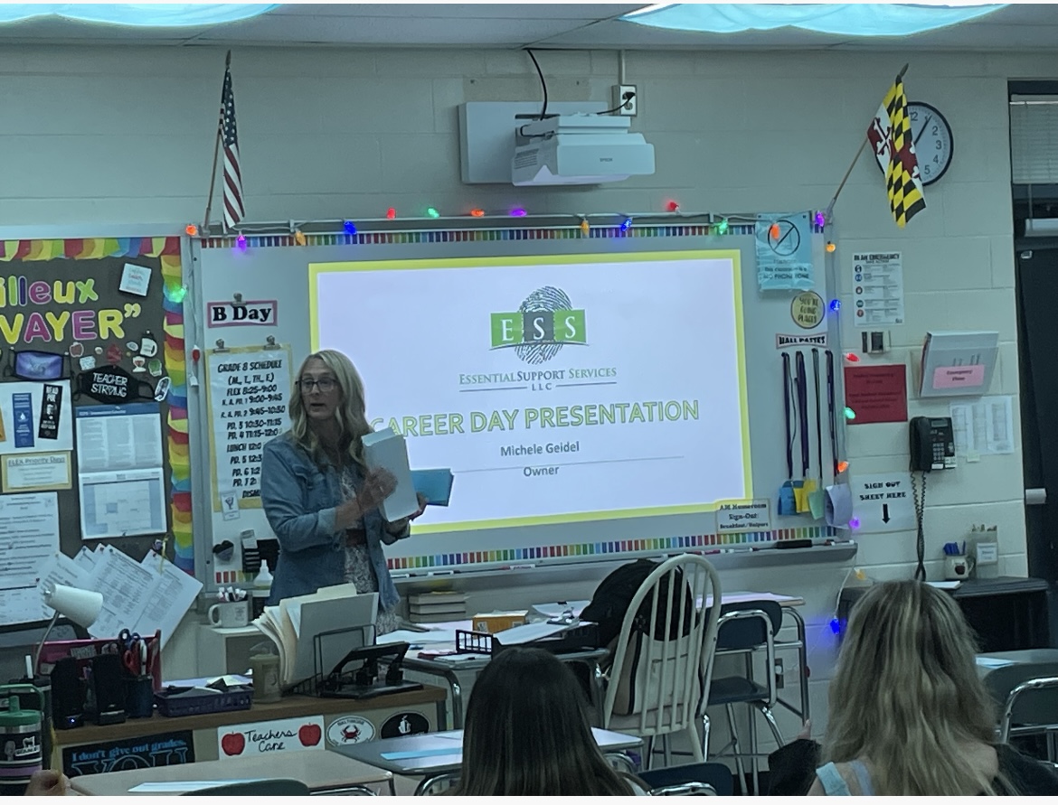 CCPSk12's tweet photo. Oklahoma Road Middle School recently hosted a Career Day for 8th grade students. Thirteen business professionals and community leaders spoke to the students regarding the skills, abilities, hiring practices, and educational pathways in order to achieve their future goals. https://t.co/5YVVk5R35V