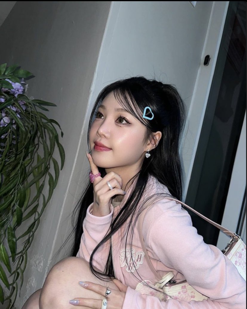 s__soojin's tweet photo. [#수탱그램📷]

hoping I am the view that you don't mind to stare and adore all day. https://t.co/h6O7xdSYw7