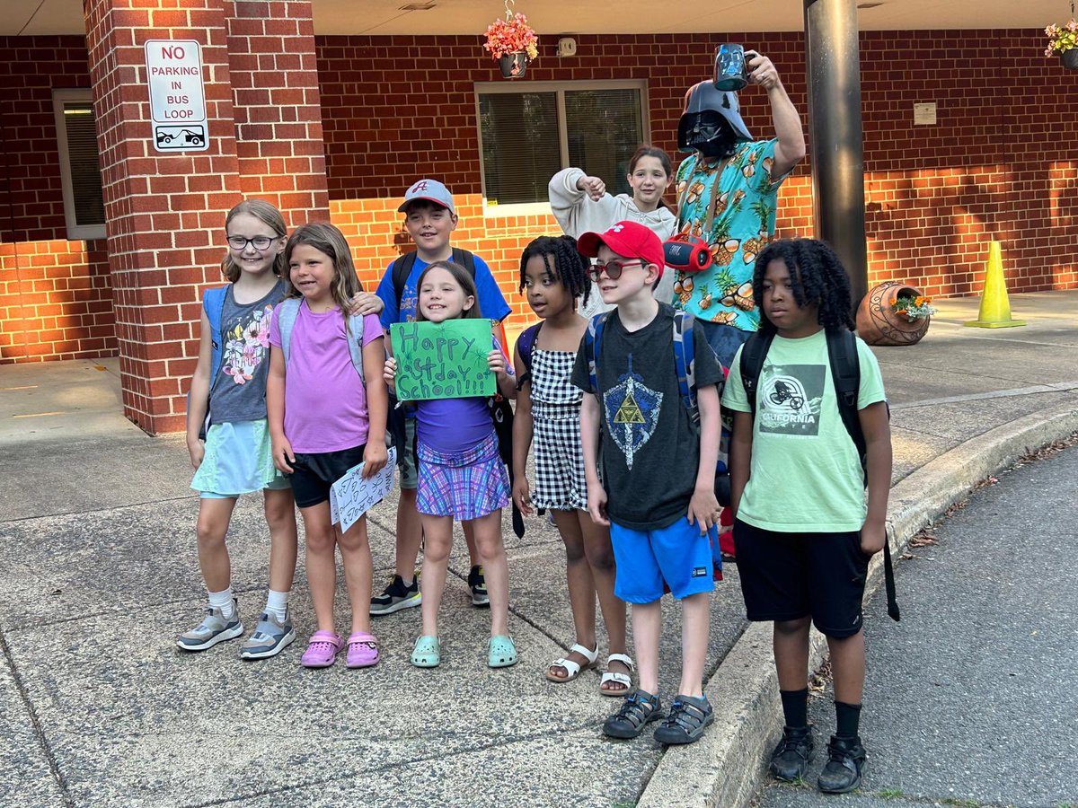 bfiencke's tweet photo. Walking school bus celebrates the last day at @RandolphStars https://t.co/HlcYFOyWqS