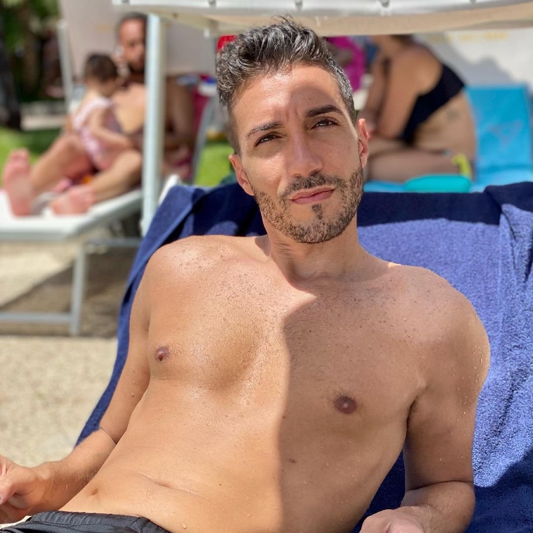 SmartTimeka's tweet image. Ordinary life Ordinary people lead ordinary lives.

Shallow joy like a dog, deep love like a long wind.