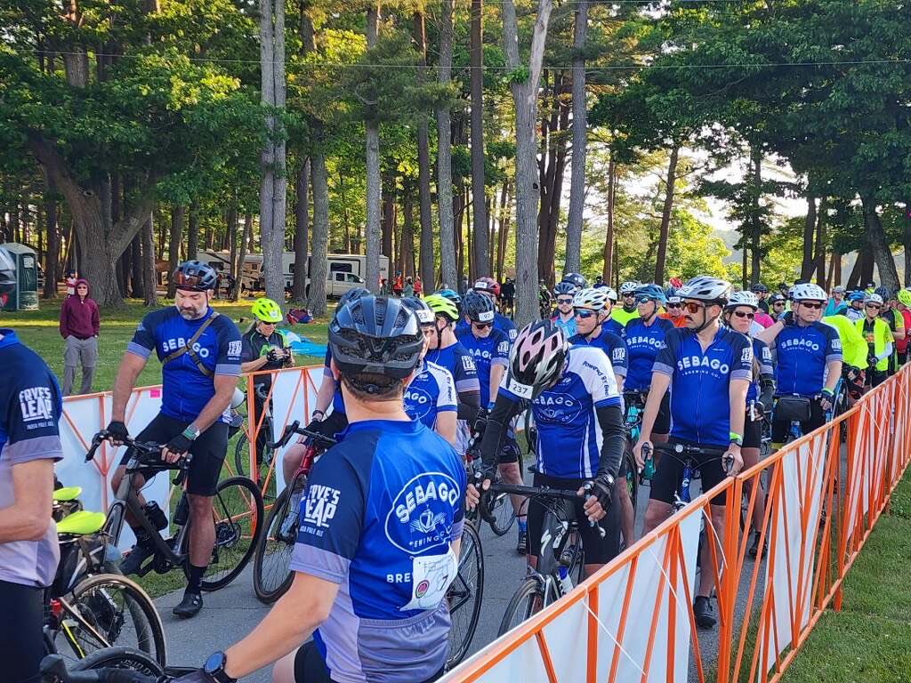 Here we go! ⁦<a href="/LungAssociation/">American Lung Association</a>⁩’s 40th Annual Trek Across Maine took off early this morning! 750 riders pedaling for a lifesaving mission 🫁🚴‍♀️