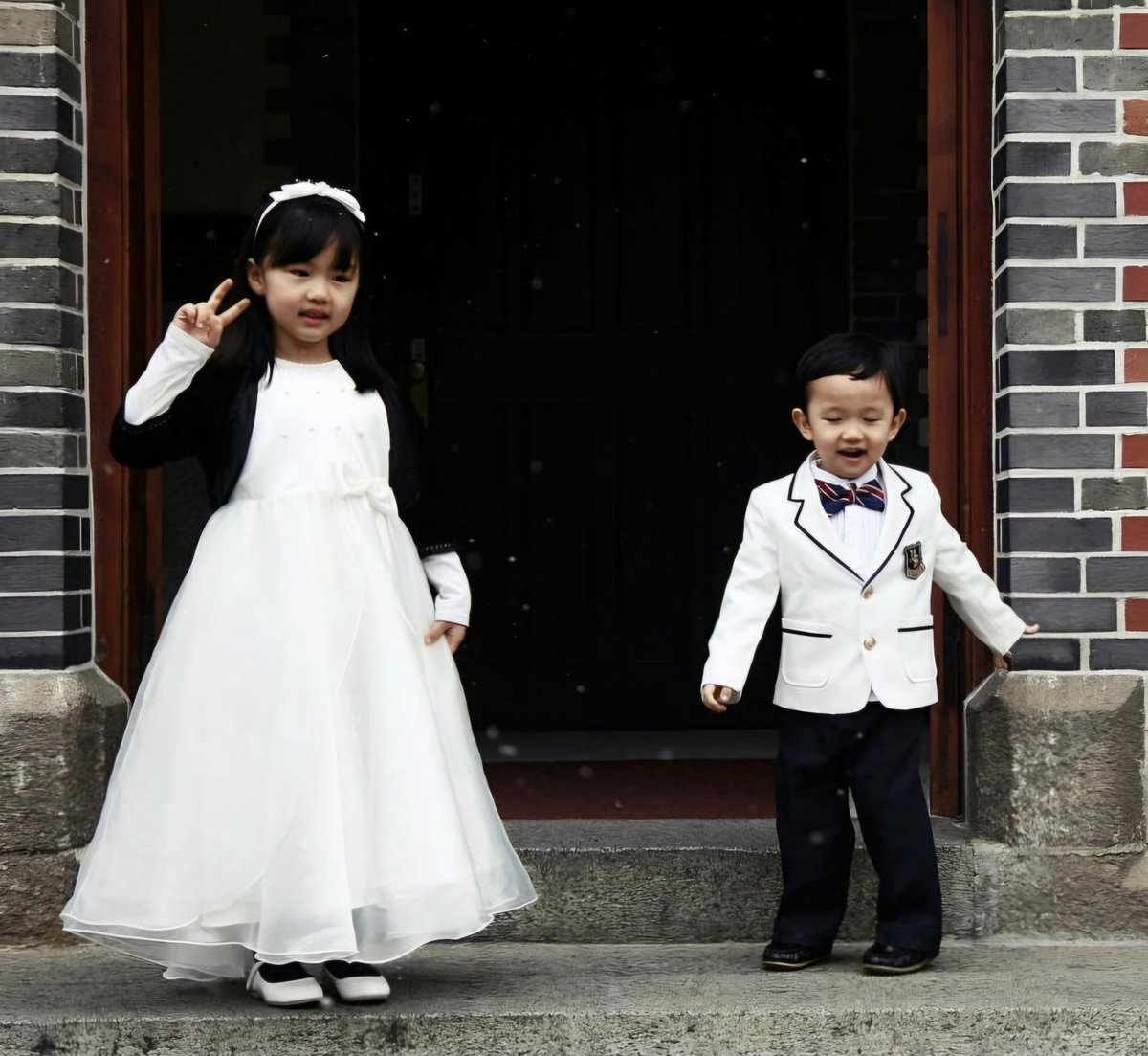 ceramics7307's tweet photo. Auntie's wedding day, Korea 🇰🇷 
(명동성당 처제결혼식, 2014)

#Monent #Photo #사진클럽 #모멘트 #명동성당 #처제결혼식 #parker #꽃다마 #꼭담아 #사진  #mdsdca #남매 https://t.co/Iuk5DdMdMx