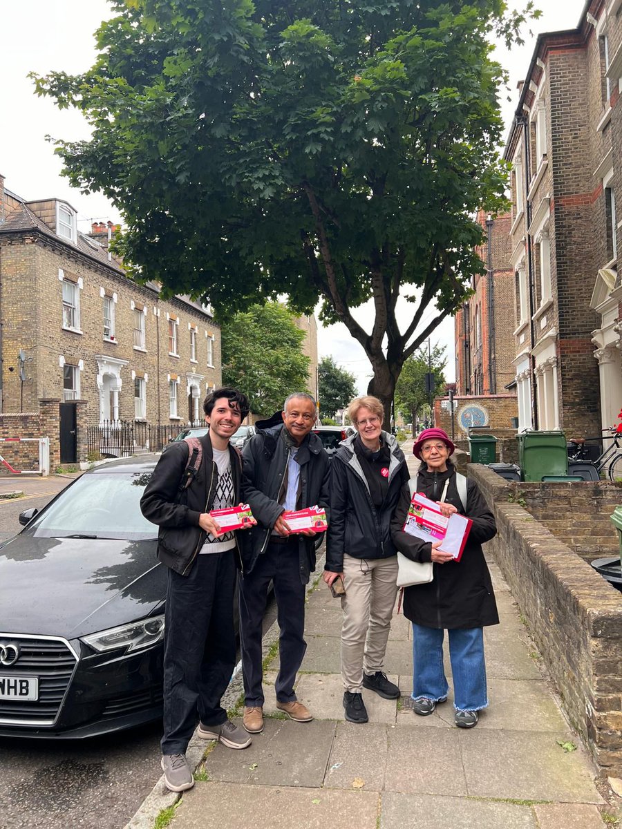 IslingtonSouth's tweet photo. 🌹Really good campaign session in Barnsbury for @EmilyThornberry last night. Spoke to around 80 residents! Enjoyed the positive feedback... ready for change 😊
#VoteEmilyThornberry #VoteEmily #VoteLabour
@UKLabour @LondonLabour https://t.co/n8qP5UdcB4