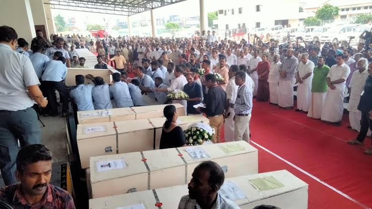 iamharunkhan's tweet image. Lulu Group founder "Yusuf Ali" has announced to give ₹ 5.5 lakh as aid to the 45 Indians who lost their lives in the fire in Kuwait building.

The Kerala Government itself has given information about this aid announcement.
#kuwaitfire