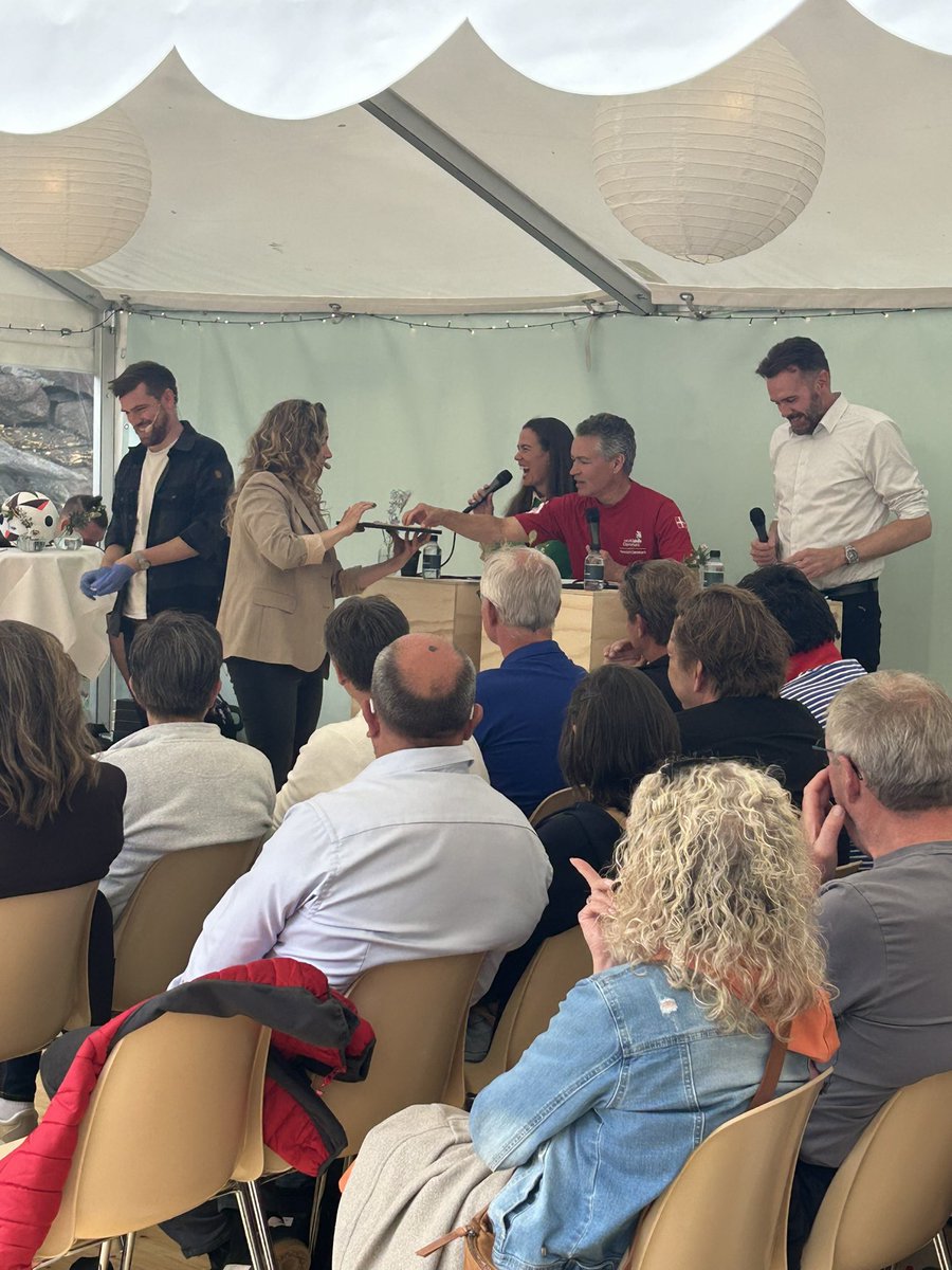 jakkiovergaard's tweet photo. Hverken @MortenDahlin eller @HenningOvergaa1 blev udtaget til Skillslandsholdet som bygningssnedker, men var gode til den mundtlige eksamen! https://t.co/2cR0Ivi5lM