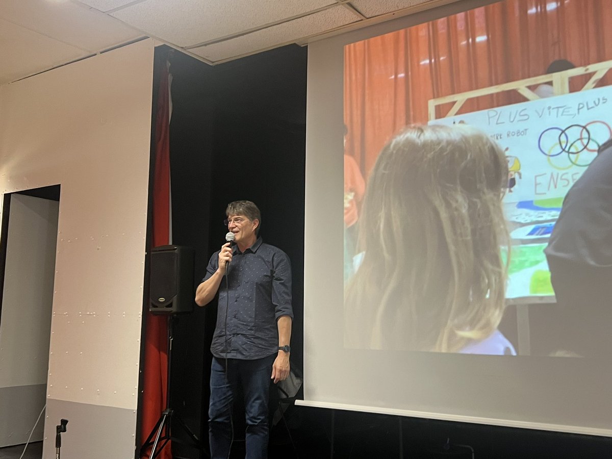 C’est au tour de la circonscription de Villers Cotterêts de proposer la deuxième édition de son festival de robotique. Un bel exemple de numérique au service des fondamentaux : oral, production écrite et arts. Bravo C Mathieu 👏👏👏. <a href="/BCourleux/">IEN Villers-Cotterêts</a> <a href="/DSDEN_Aisne/">DSDEN de l'Aisne</a> <a href="/DaneAmiens/">D@neAmiens</a> <a href="/PINEL1/">PINEL Laurent</a>