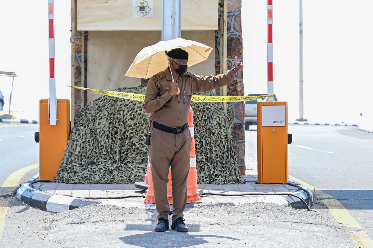 سمو #محافظ_الطائف الأمير #سعود_بن_نهار يقف ميدانياً اليوم الجمعة على نقاط الفرز الأمني في عقبة المحمدية والهدا والخالدية 
..شاهد سموه أعمال رجال الأمن في تنظيم حركة ضيوف الرحمن المتوجهين للمشاعر المقدسة