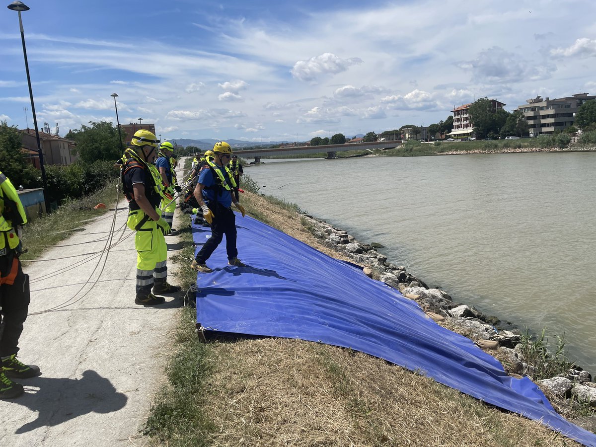 Lydia Cumiskey (@lydiacumiskey) on Twitter photo #DirectedRimini_Flood civil protection volunteers implementing preparedness measures (sandbags & dike protection) to protect Rimini from compound river/coastal floods via <a href="/ArpaER/">Arpae Emilia-Romagna</a> <a href="/gecosistema/">Gecosistema</a> <a href="/SaferPlacesCKIC/">saferplaces</a> warnings <a href="/DirectedProj/">Directed Project</a> <a href="/MaREIcentre/">MaREI</a> #DirectedRimini_Flood civil protection volunteers implementing preparedness measures (sandbags & dike protection) to protect Rimini from compound river/coastal floods via <a href="/ArpaER/">Arpae Emilia-Romagna</a> <a href="/gecosistema/">Gecosistema</a> <a href="/SaferPlacesCKIC/">saferplaces</a> warnings <a href="/DirectedProj/">Directed Project</a> <a href="/MaREIcentre/">MaREI</a>