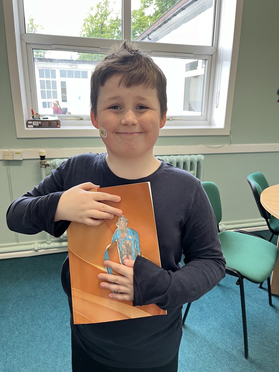 What attention to detail in your drawing R! Well done 🤩🌟🤩🌟 WQgoldenbook