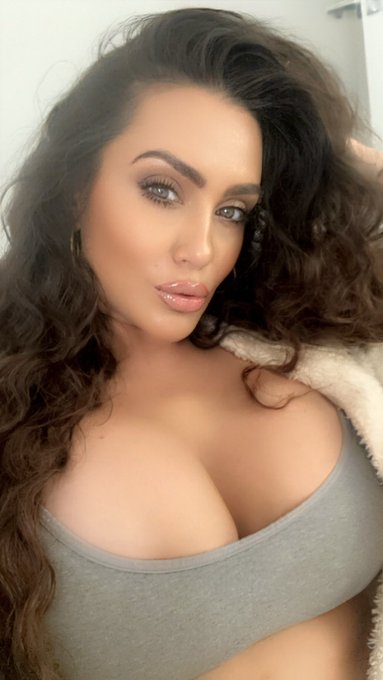 Dm to book your Skype session 😈😈😈 taking bookings for this afternoon &amp; tonight 😘😘😈😈😈 https://t.co/JL