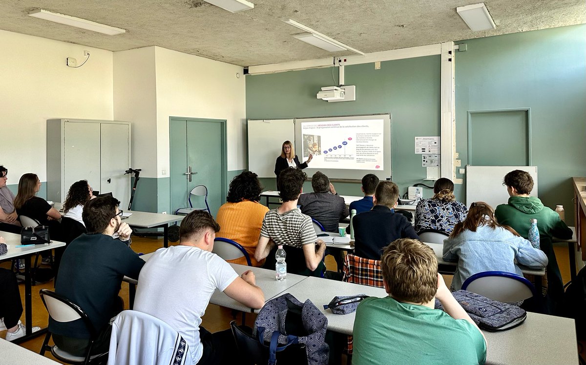 MasterTTE's tweet photo. Le Master TTE a eu l'honneur de recevoir @ChristelPujol, Directrice de la Stratégie et de la Performance de @SNCFReseau, venue partager son expérience et sa vision à l’université.
 
Les échanges ont été riches sur les différents enjeux du secteur ⬇️⚙️🌱🛤️🚄 https://t.co/LoZcSq6BsR