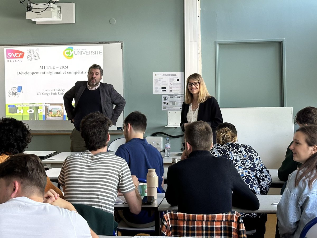 MasterTTE's tweet photo. Le Master TTE a eu l'honneur de recevoir @ChristelPujol, Directrice de la Stratégie et de la Performance de @SNCFReseau, venue partager son expérience et sa vision à l’université.
 
Les échanges ont été riches sur les différents enjeux du secteur ⬇️⚙️🌱🛤️🚄 https://t.co/LoZcSq6BsR