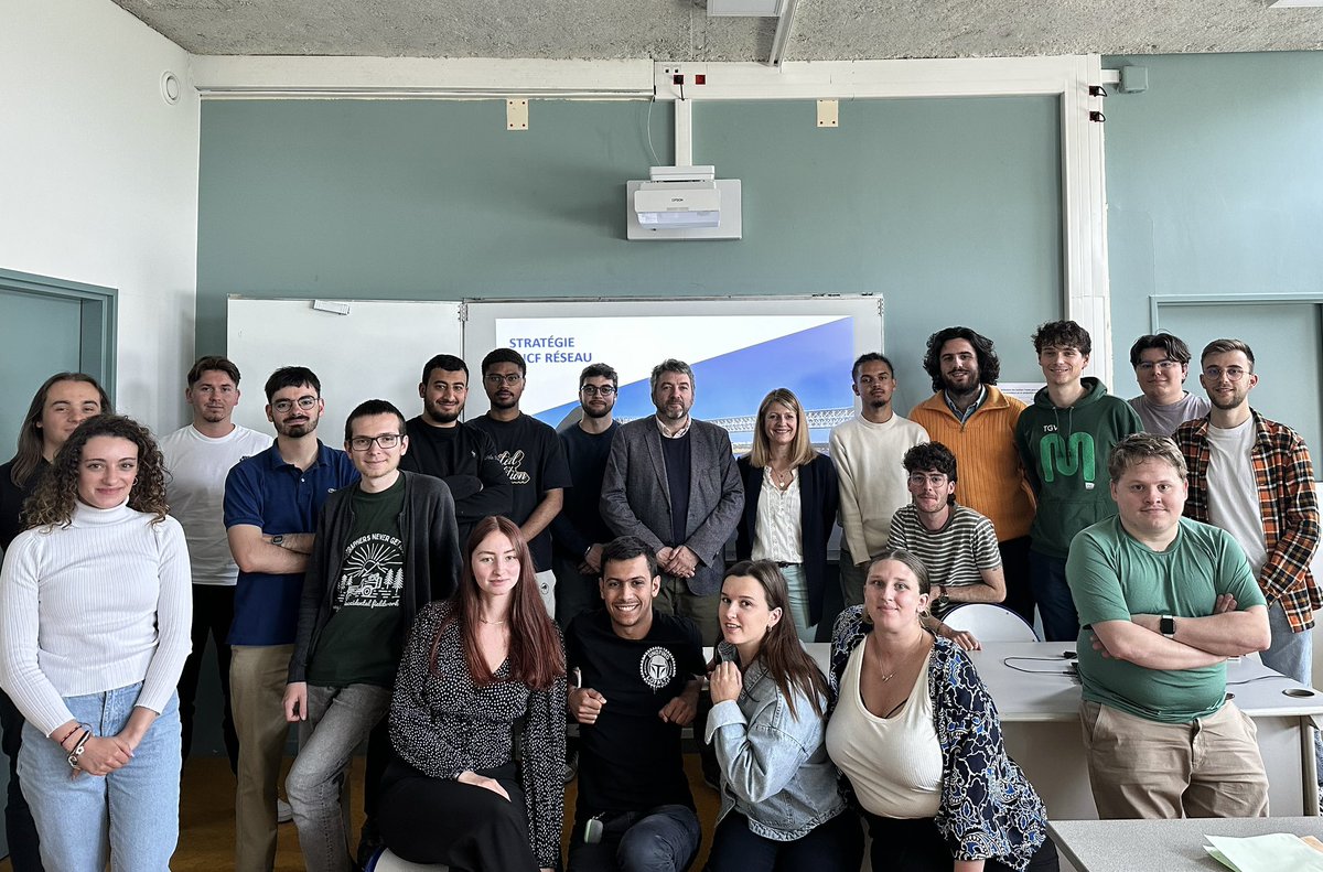 MasterTTE's tweet photo. Le Master TTE a eu l'honneur de recevoir @ChristelPujol, Directrice de la Stratégie et de la Performance de @SNCFReseau, venue partager son expérience et sa vision à l’université.
 
Les échanges ont été riches sur les différents enjeux du secteur ⬇️⚙️🌱🛤️🚄 https://t.co/LoZcSq6BsR