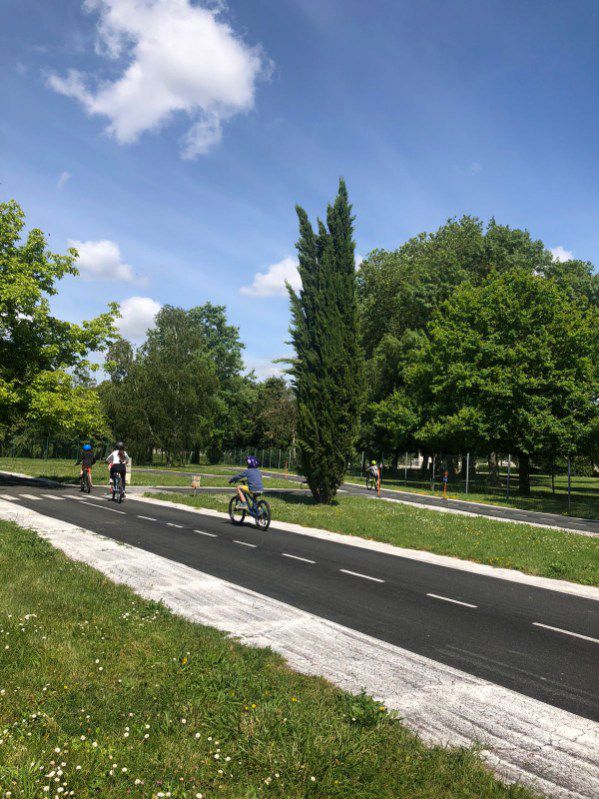USEP 17 (@usep17) on Twitter photo Journée vélo USEP cycle 2 pour 80 élèves de l’école QPV Roger Pérat à Saintes. 6 ateliers : Run&Bike, mécanique, sécurité routière, maniabilité, relais quizz vélo et expression (jardin public-piste de l’ASPSR).
<a href="/DSDEN17/">DASEN17</a> <a href="/departement17/">Département de la Charente-Maritime</a> @cpdeps17 <a href="/usepnationale/">USEP nationale</a> @UFOLEP <a href="/Casden_BP/">CASDEN</a> Journée vélo USEP cycle 2 pour 80 élèves de l’école QPV Roger Pérat à Saintes. 6 ateliers : Run&Bike, mécanique, sécurité routière, maniabilité, relais quizz vélo et expression (jardin public-piste de l’ASPSR).
<a href="/DSDEN17/">DASEN17</a> <a href="/departement17/">Département de la Charente-Maritime</a> @cpdeps17 <a href="/usepnationale/">USEP nationale</a> @UFOLEP <a href="/Casden_BP/">CASDEN</a>