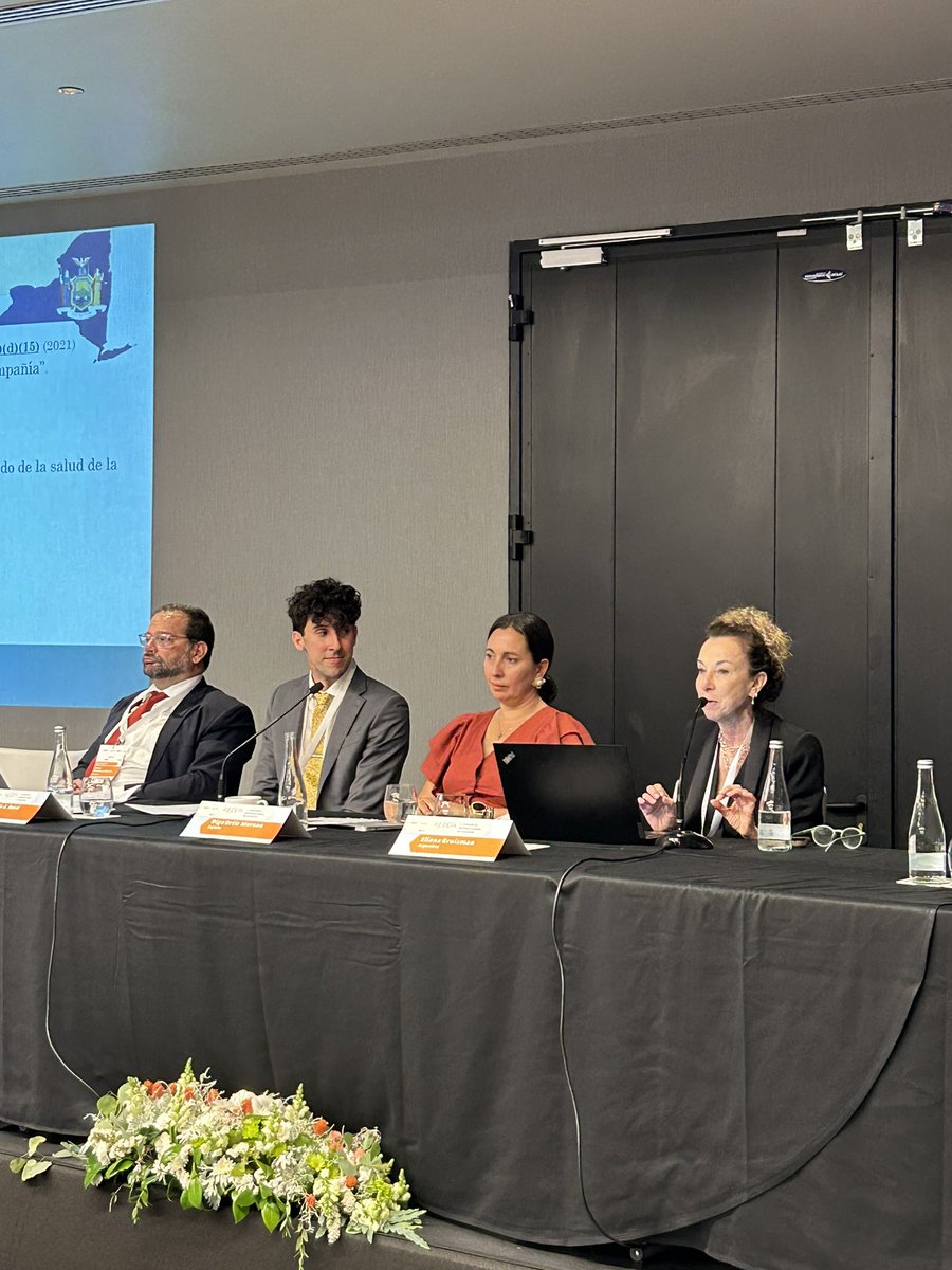 En Argentina, en cambio, los animales de compañía son bienes muebles, pero hay jurisprudencia en la que sí son considerados como sujetos de derecho no humanos, nos cuenta <a href="/EGroisman/">Eliana Groisman 🎗️</a> #oporto2024