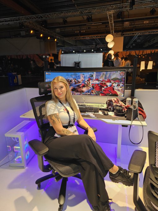 Streaming at Dreamhack at the @evniaglobal monter! 😍  https://t.co/AkacXHG4F7 https://t.co/dytV8cAmG<a class="tags" target="_blank" title="On Twitter" href="/?out=eyJ0eXAiOiJKV1QiLCJhbGciOiJIUzUxMiJ9.eyJpYXQiOjE3MjA2NzcyMTUsImlzcyI6InR3cG9ybnN0YXJzLmNvbSIsIm5iZiI6MTcyMDY3NzIxNSwiZXhwIjoxNzUyMjEzMjE1LCJyZWRpcmVjdF91cmwiOiJodHRwczovL3R3aXR0ZXIuY29tL2V2bmlhZ2xvYmFsIn0._tfbmibBR3BQNgqHlEWRIexSbzKP93nk0r_mzL_l1vlQCHpiRnYmxS5eb1ousNxoQsopFpgsKehDtyVeqGOnnQ">@evniaglobal</a>