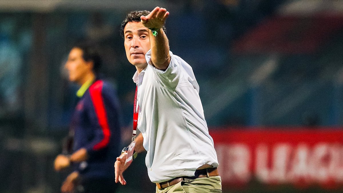 IndSuperLeague's tweet photo. Former #ISLCup winner 🏆

Former Spanish Football Federation Technical Director 🇪🇸

Here’s what #JoseMolina brings to @mohunbagansg 🔴🟢

Read here 👉 https://t.co/BdpQY8F2PW

#ISL #LetsFootball #MBSG https://t.co/4rtuTW2RGx