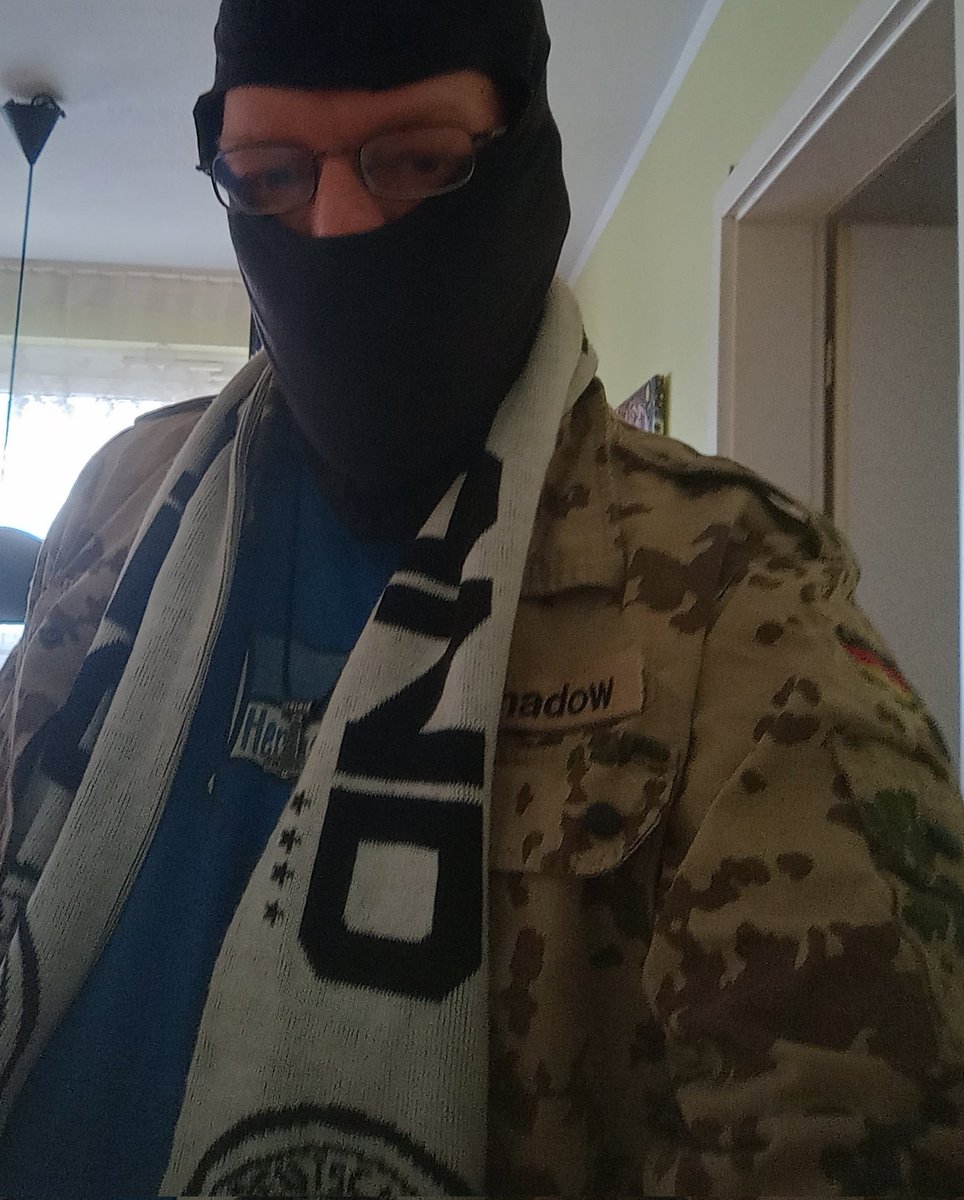 1892_hbsc's tweet photo. So Das nennt #Shadow EM Look
#VereinliebeStattLänderspielwahn #TPaS #UltrasBERLIN #KiKCrew https://t.co/sqPpJtNnnB