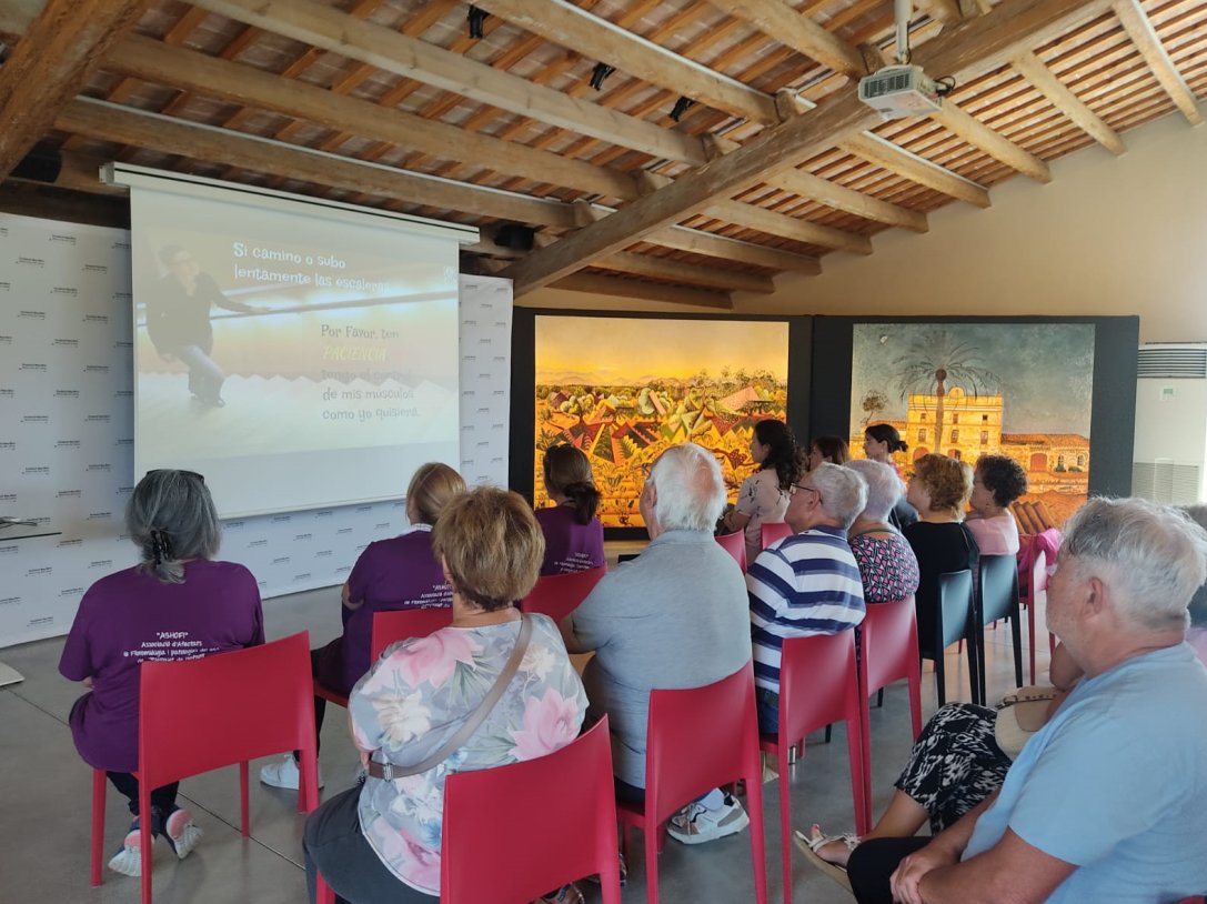 apicstgn's tweet photo. El CAP de Mont-Roig i Miami Platja han col·laborat en unes jornades per conscienciar a la població sobre la fibromiàlgia i el dolor crònic.
l'equip de salut comunitària ha treballat per construir ponts entre els agents actius i la població.  
#Fibromiàlgia #Salut #Comunitat https://t.co/BQZJO6xUhA