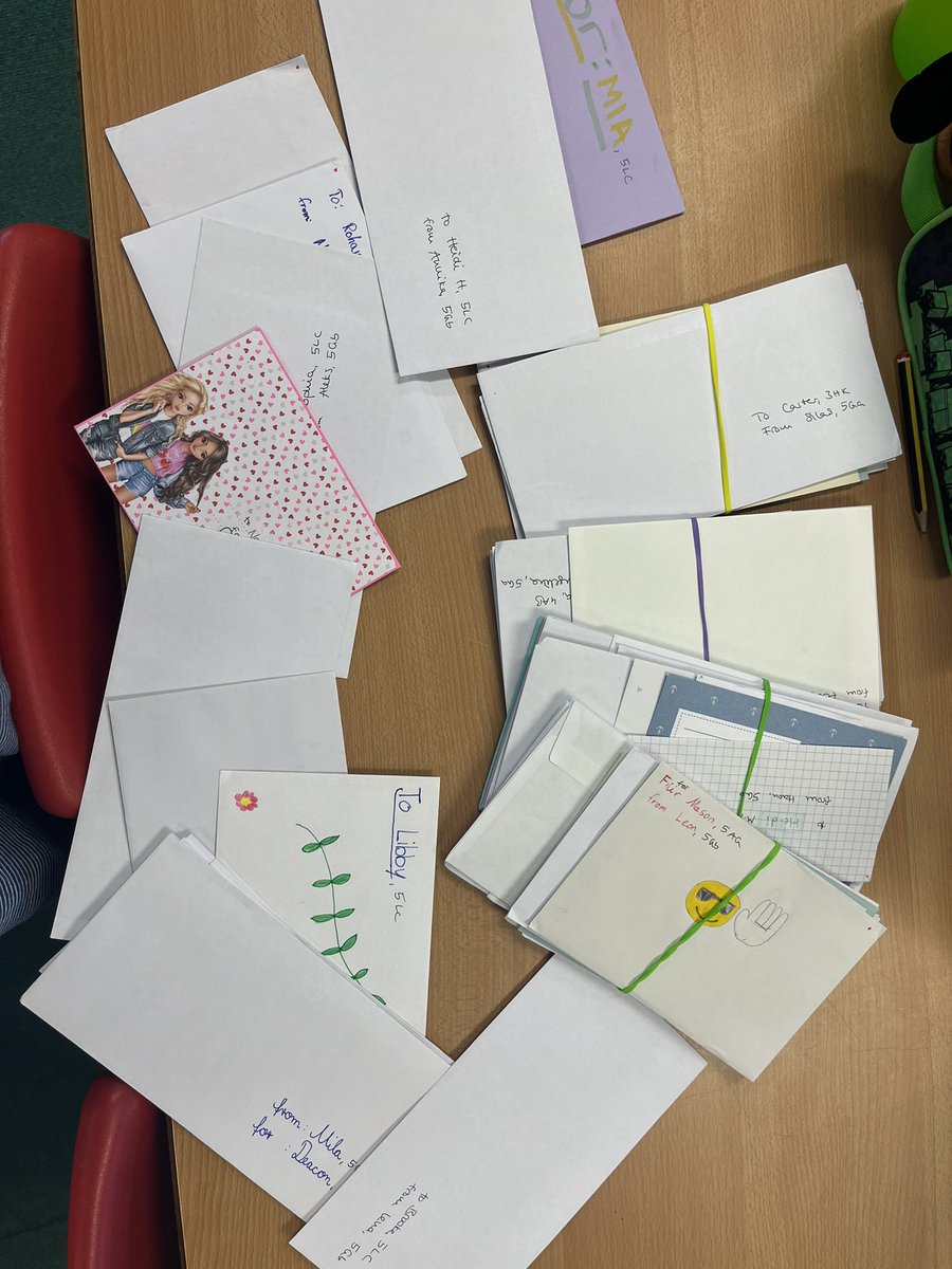 whcps's tweet photo. Lots of KS2 were really excited to receive letters from their German penpals last week and are eager to get writing again. Thereโs time for one more letter if weโre quick! Deadline for letters - 330pm Tuesday 25th June #WHCPenpals #WHCGerman See note from Sra S for more! https://t.co/UkPbbw0Ixc