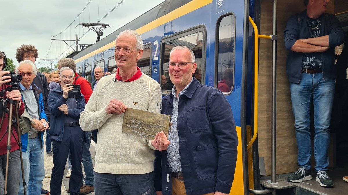 TreinenwebNLred's tweet photo. De Koploper 4011 is vanmorgen aangekomen op Utrecht Maliebaan en officieel overgedragen aan Het Spoorwegmuseum. 
Later vandaag meer op @TreinenwebNL https://t.co/kIxOqHspoO
