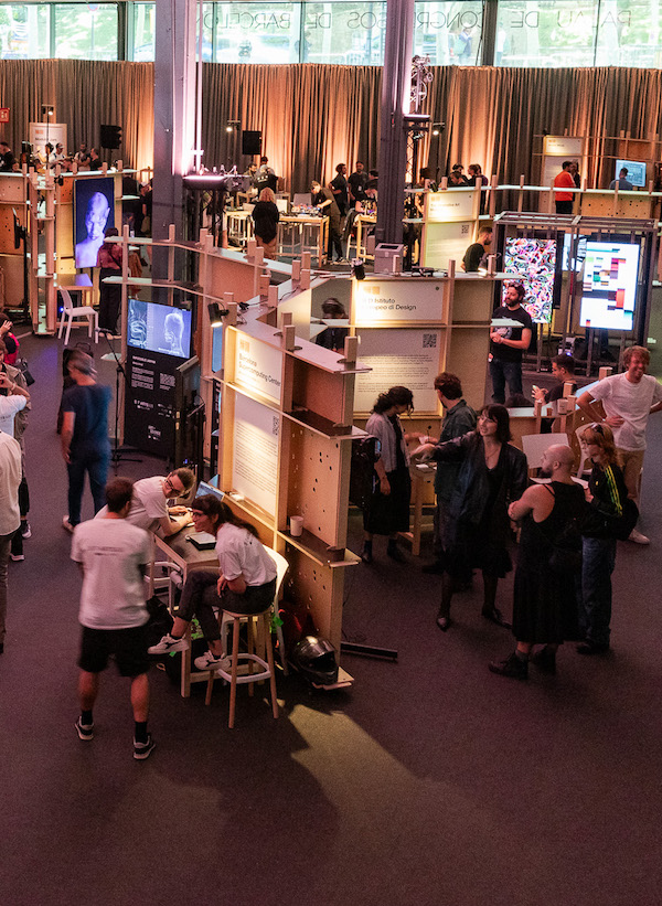 EnPlatea's tweet image. En nuestra primera jornada en el @SonarFestival, visitamos la parte del @sonarplusd donde pudimos darnos cuenta que la IA se convertirá en la gran protagonista del Sonar+D 2024 enplatea.com/?p=40666 @Blood_Nina #SonarFestival #Sonar2024 #SonarplusD #IA #InteligenciaArtificial