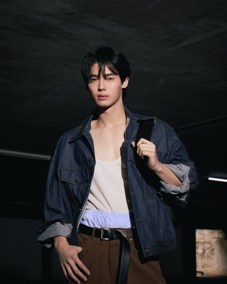 GMMTV's tweet photo. "วิน-เมธวิน" Prada ambassador พร้อมออกเดินทางไปร่วมงาน Prada Men’s Spring/Summer 2025 Fashion Show ณ กรุงมิลาน ประเทศอิตาลี ที่จัดขึ้นวันที่ 16 มิถุนายนนี้ เวลา 14:00 น. ตามเวลาท้องถิ่น สามารถรับชมไลฟ์ผ่าน Prada Thailand Line Official Account ได้ เวลา 19:00 น. ตามเวลาประเทศไทย

#PradaSS25
#GMMTV