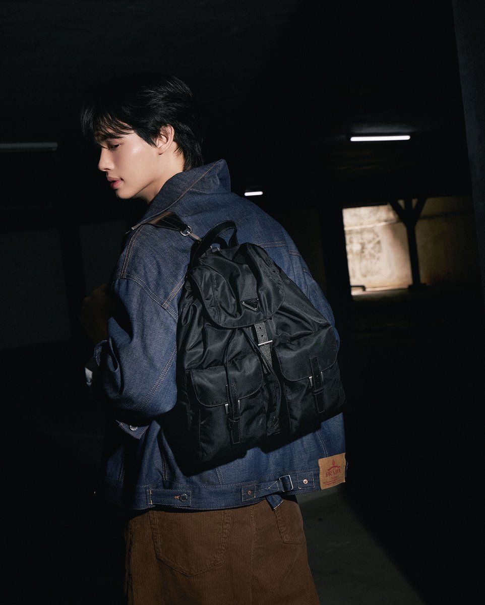 GMMTV's tweet photo. "วิน-เมธวิน" Prada ambassador พร้อมออกเดินทางไปร่วมงาน Prada Men’s Spring/Summer 2025 Fashion Show ณ กรุงมิลาน ประเทศอิตาลี ที่จัดขึ้นวันที่ 16 มิถุนายนนี้ เวลา 14:00 น. ตามเวลาท้องถิ่น สามารถรับชมไลฟ์ผ่าน Prada Thailand Line Official Account ได้ เวลา 19:00 น. ตามเวลาประเทศไทย

#PradaSS25
#GMMTV