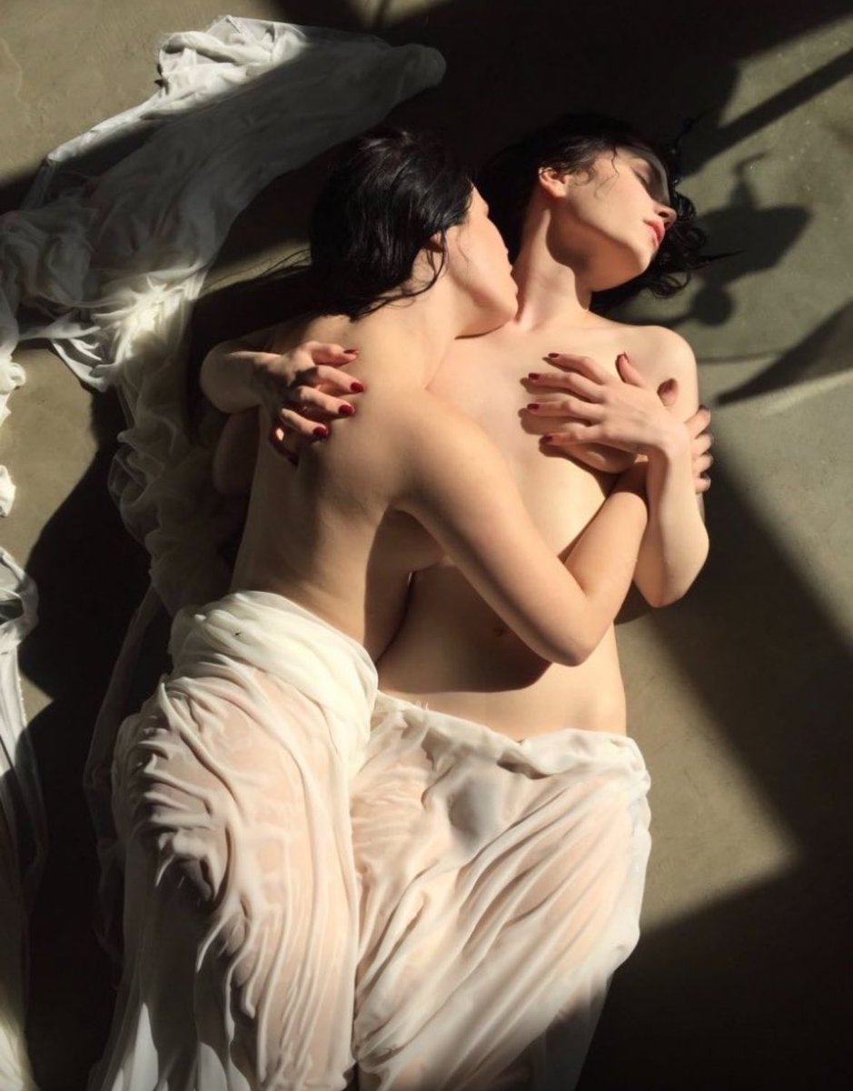 women loving women (@wlwpicz) on Twitter photo 