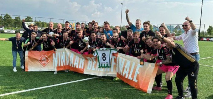 Mathijs41's tweet photo. Wat een TEAM, wat een seizoen. Diepe dalen, hoge pieken. @AchillesVeen bedankt💚🤍! Een geweldige selectie met stuk voor stuk goede gasten. Veel succes in de toekomst. Het team dat het meest wil winnen, wint! 🏆 #hetboek #thewall https://t.co/wbsXmoq6gB