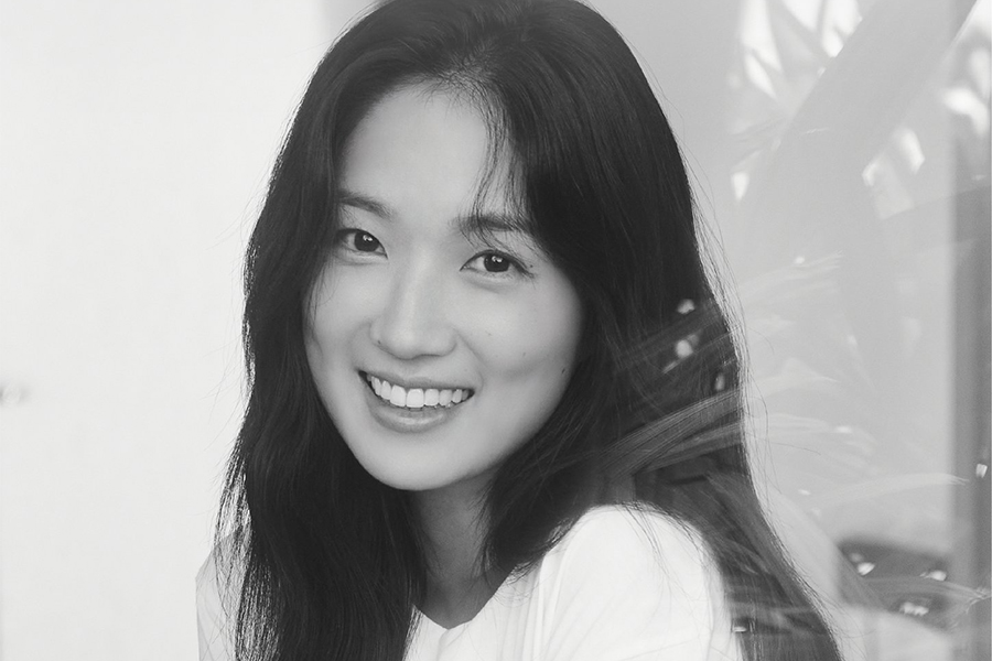 soompi's tweet photo. #KimHyeYoon Announces Fan Meeting Tour
https://t.co/dcLxg4eX1V https://t.co/5Flzb5acBf
