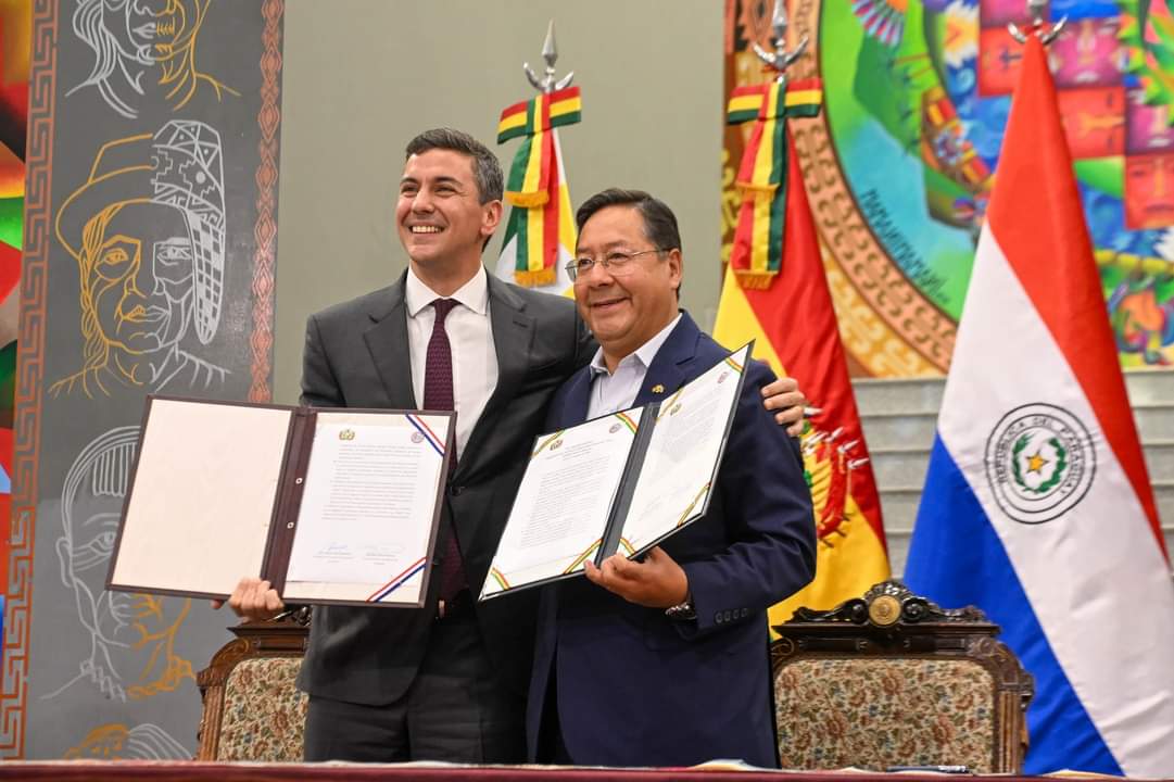 AlvaroRuizGarc9's tweet photo. Mientras la oposición intenta convulsionar y electoralizar el país.
Nuestro Presidente @LuchoXBolivia continua trabajando para fortalecer la integración económica de Bolivia!
Solo con unidad y trabajo vamos a garantizar el crecimiento y la industrialización de Bolivia! 🇧🇴 https://t.co/CeMS60APtX