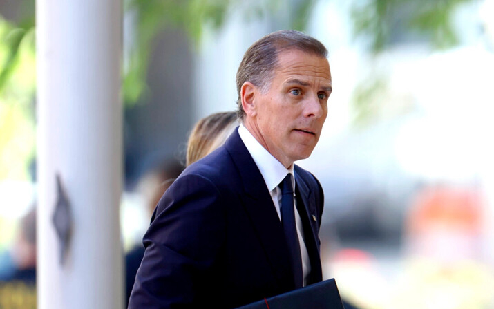 EpochTimesEs's tweet photo. #HunterBiden retira la demanda contra #RudyGiuliani y #RobertCostello por su ordenador portátil.
🔴lee más aquí👉https://t.co/auOlPModWC https://t.co/q5ywQBqhTI