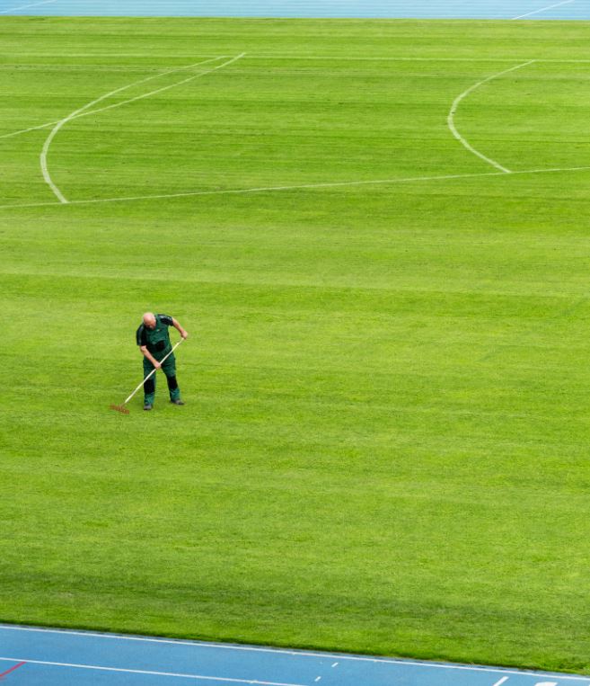 Les gestionnaires de terrains sont les vrais champions du Championnat d'Europe. Ils réalisent le travail crucial de maintenir la performance du terrain après chaque match. Merci de fournir un gazon fort et beau !

#EuropeanChampionship2024 #gazon #football