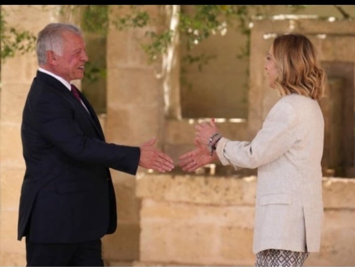 Laith08932704's tweet photo. His Majesty King Abdullah II arrives at the site of the #G7_Summit and is received by the Italian Prime Minister Giorgia Meloni
#With_the_Leader
#Jordan https://t.co/sM7ABXiiC1