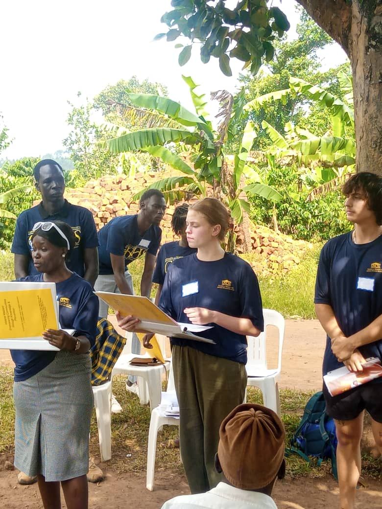 NdejjeUnive's tweet photo. Dr. Michelle Cathorall 🎓 is leading a team of seven students from the University of North Carolina, USA 🌍, working with first-year Social Science students 📚 in their internships. Currently,  conducting sensitization and awareness campaigns in Gunda Village 🏡 on malaria 🦟. https://t.co/QP8KuVrT20