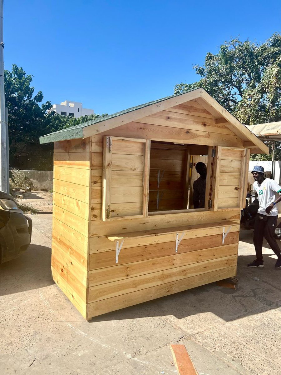 dembandoye8's tweet photo. Pas à pas, nous assemblons au niveau de l’unité de production les futurs kiosques écologiques.
Merci M. le Maire @sils_jr
#Axe2:👉🏾 Développement Humain
#Axe3👉🏾 Développement Urbain
#YoffBiÑuBokk https://t.co/AatPwnXg22